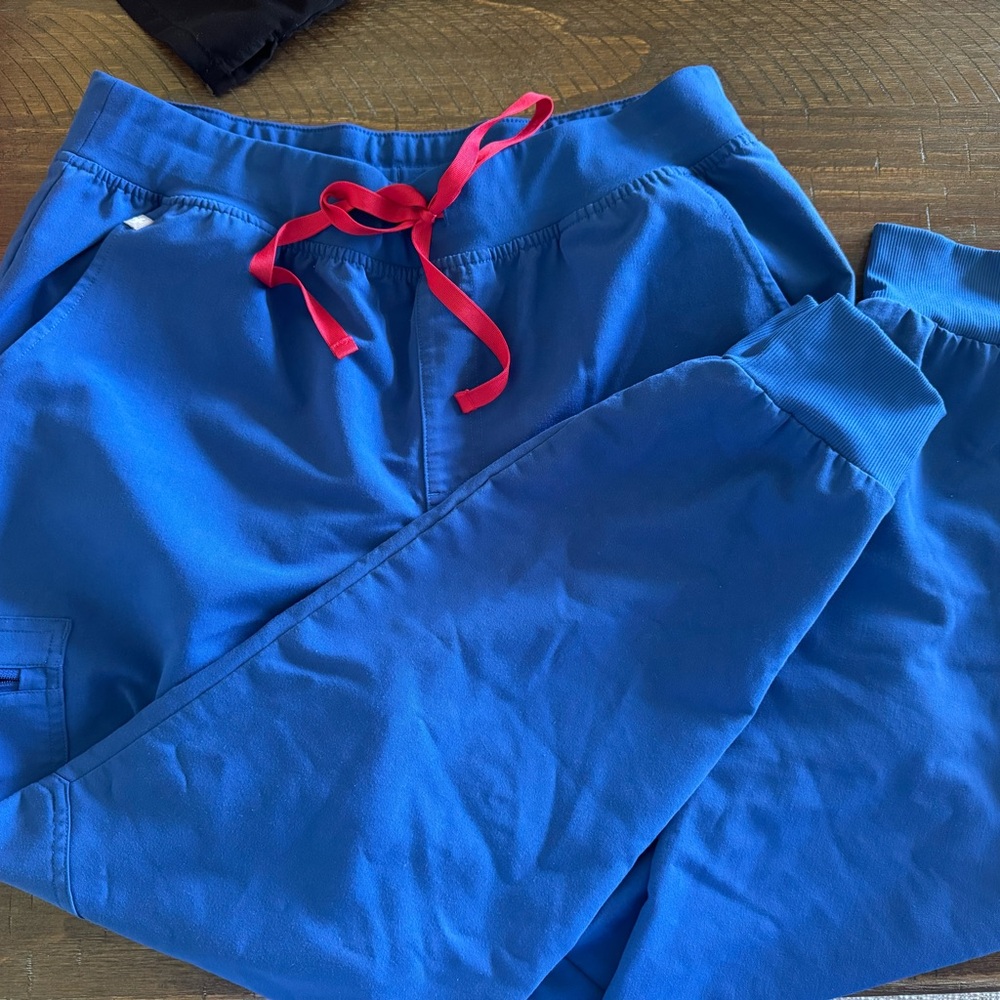 FIGS Zamora jogger - size large (WINNING BLUE)